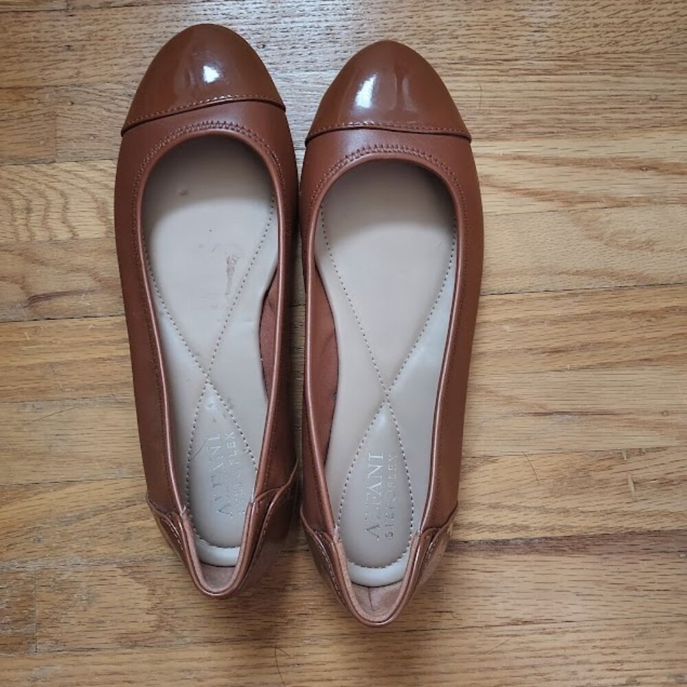 Cute office flats!